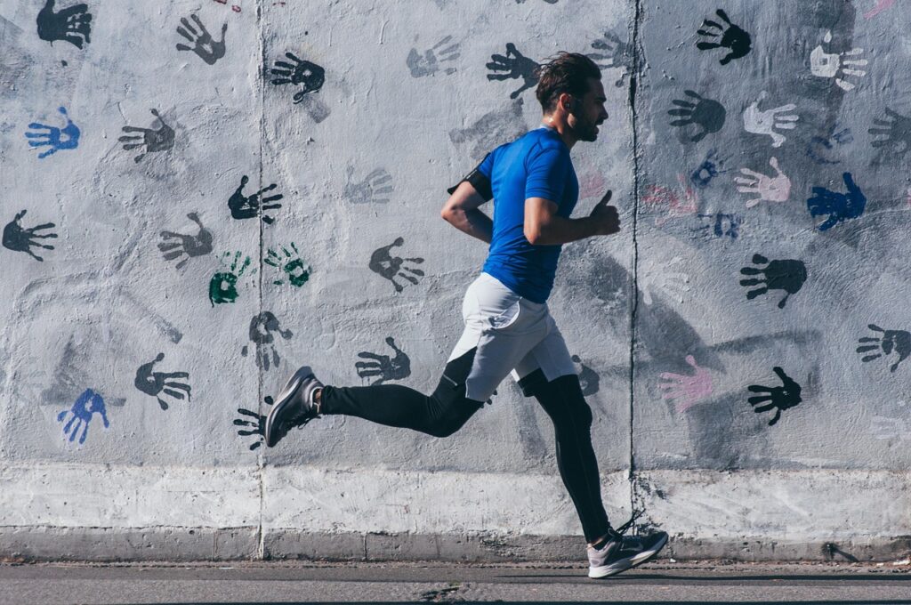 Homme coureur en plein effort respiratoire